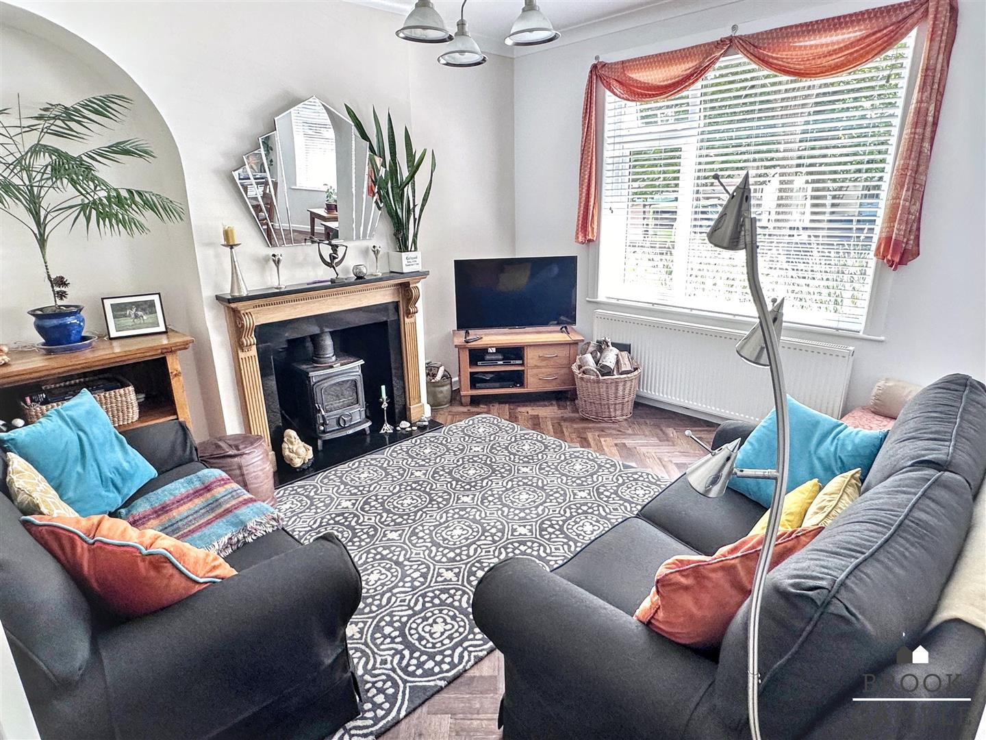 4 Bedroom House - Semi-Detached. Central Avenue in Eastbourne, East Sussex 5